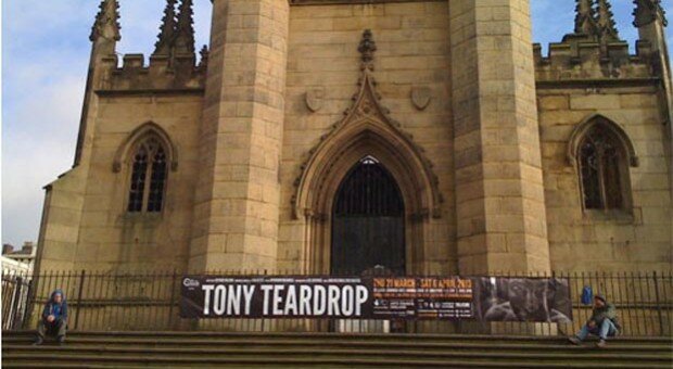 tony teardrop banner